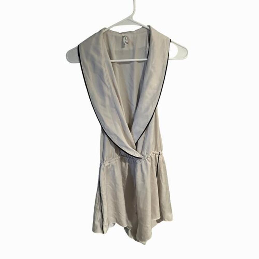 Free People Summer Romper Size SP Feminine loungewear Cozy